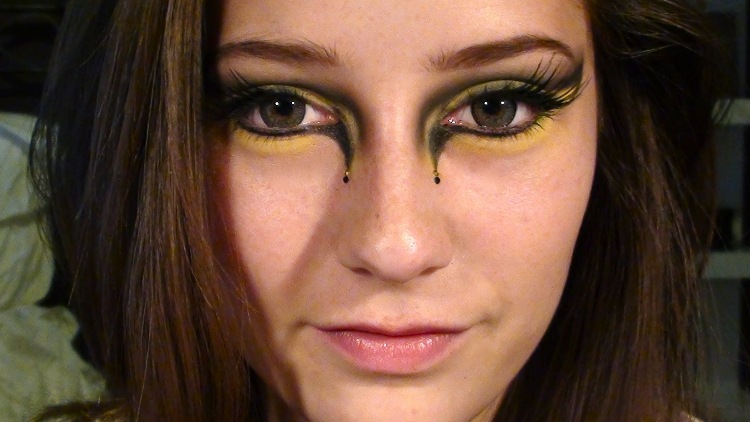bi inspirerad make up ögon svart gul kvinna