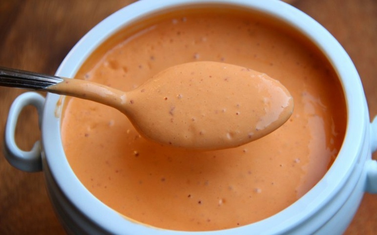 big mac salladsdressing-krämig-majonnäs-paprika-pickle-curry