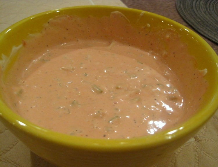 big-mac-sallad-sås-dressing-senap-paprika-curry-majonnäs-pickles-tomatpuré