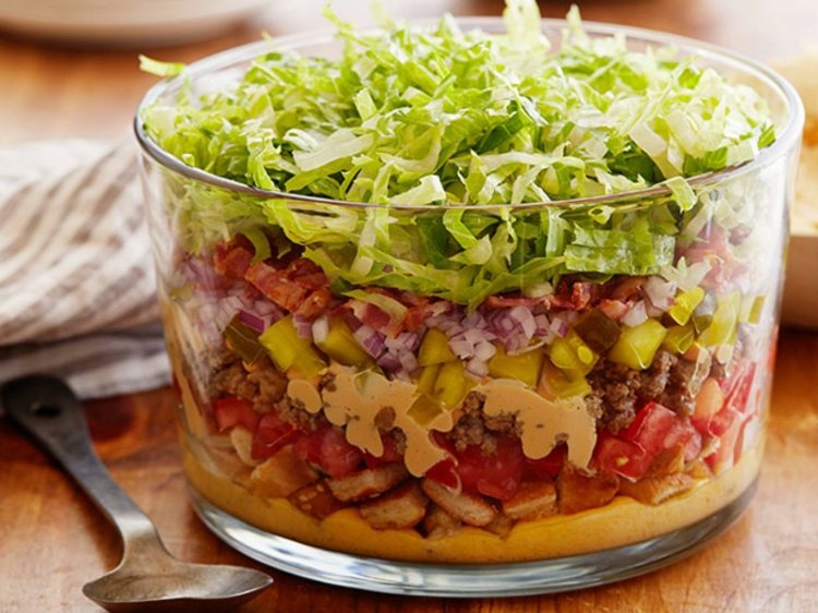 big mac sallad salladsskål-lager isbergssallad-bacon-köttfärs-tomat-tärnad