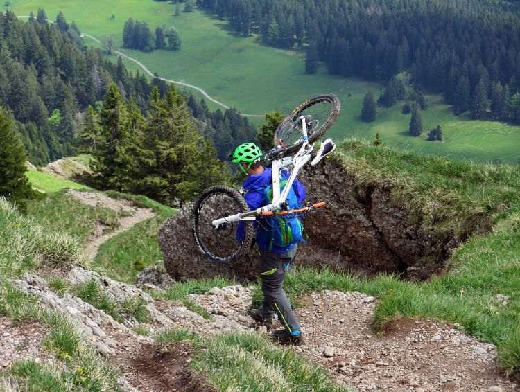 cykelparker i Tyskland cykling mountainbike rutter enkel spår utsikt över raintal