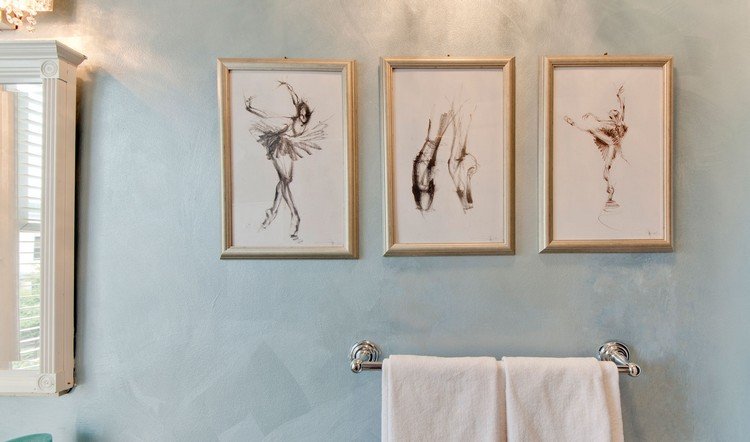 bilder-badrum-hängande-ballerina-ritningar-inramade