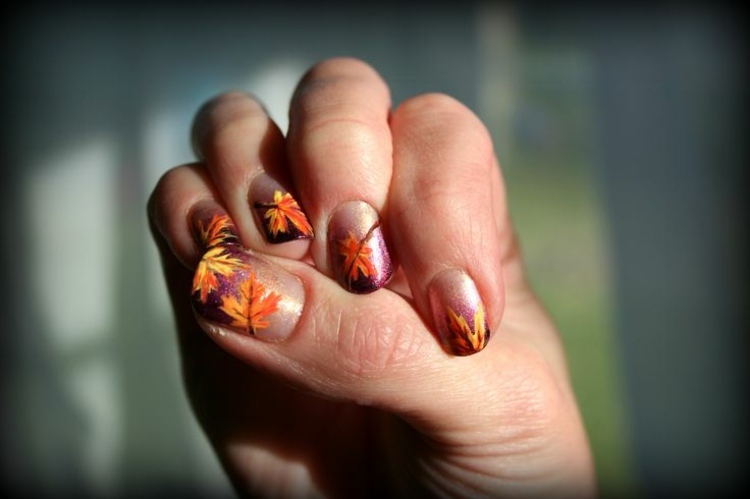 bilder på nageldesign blaetter orange metalliskt nagellack