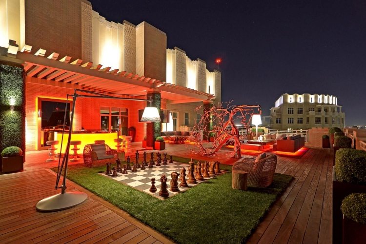 Bilder av terrasser lyx-takterrass-utanför-bar-röd-belysning