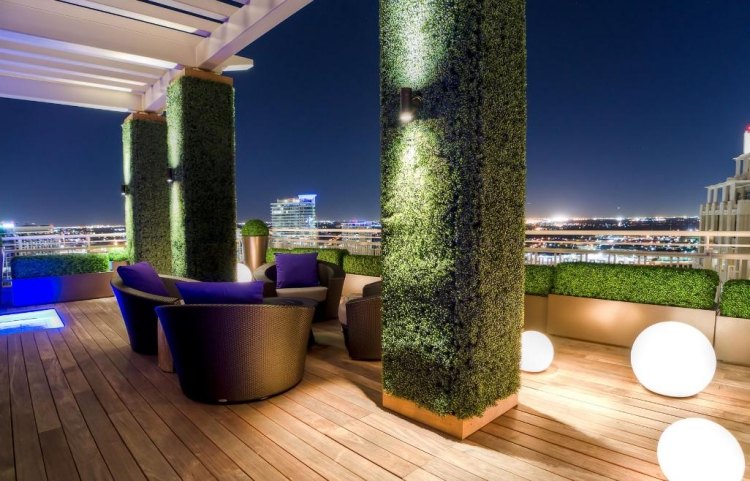 Bilder av terrasser takterrass-gröna-kolumner-boll-ljus-golv