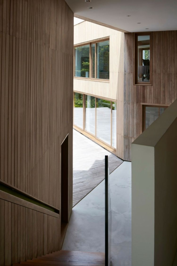 bio-sol-hus-innergård-trappa-räcke-vägg-integrerad