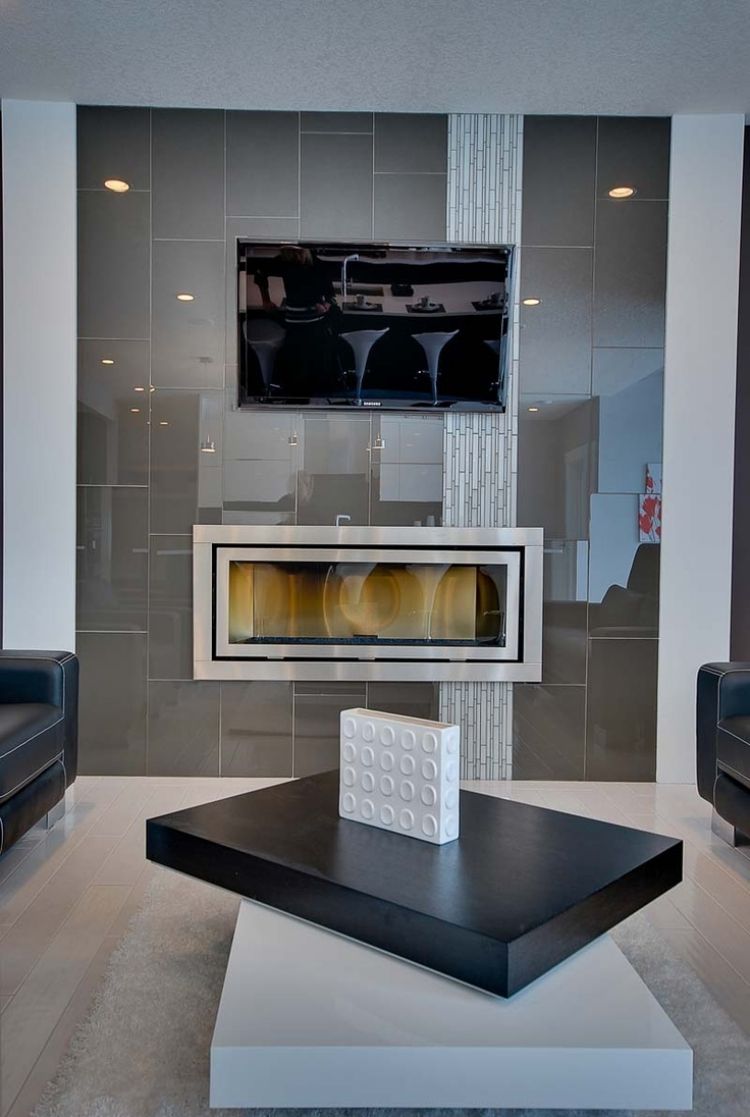 bioetanol-öppen spis-vägg-installation-modern-vägg-design-grå-högglans-soffbord-svart-vit-förskjutna element