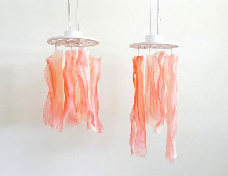 bioplastproduktionsprojekt alger majsstärkelse ersätter naturmaterial bioplast designprojekt abstrakt hängande lampa
