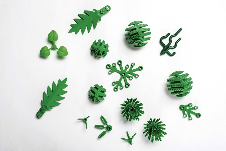 bioplastproduktionsprojekt bioplast lego tegel botaniska figurer sockerrör baselement träd löv