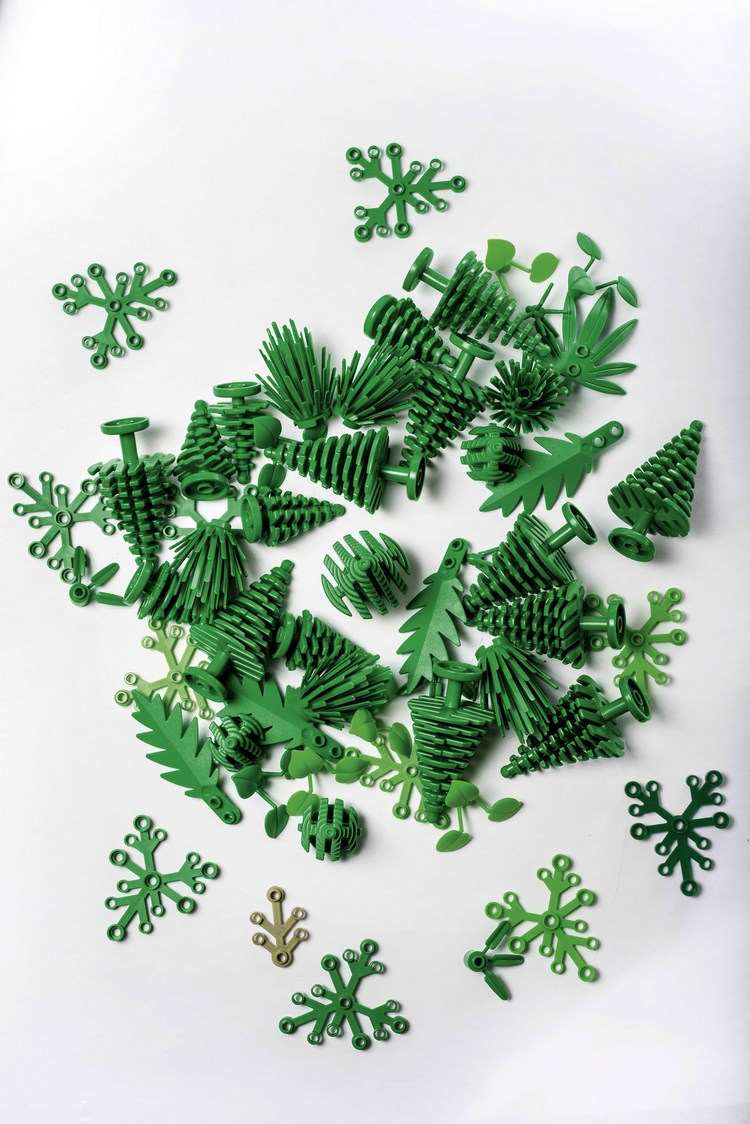 bioplastproduktionsprojekt bioplast lego tegel botaniska figurer sockerrör baselement granblad