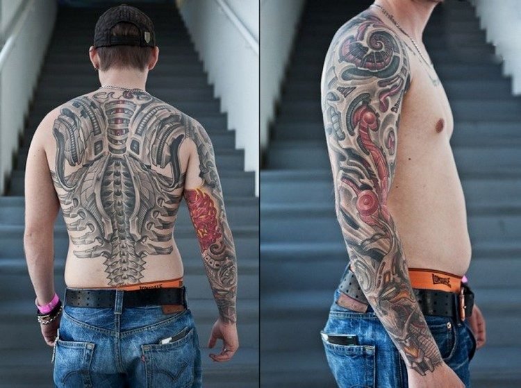 biomekanik tatuering tillbaka man hela armen ryggrad
