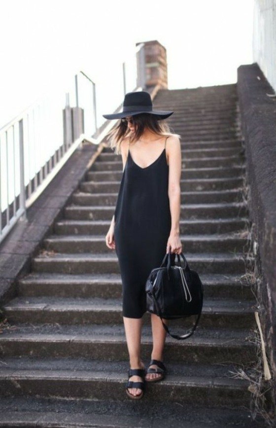 elegant-Birkenstock-skor-svart-klänning-med-sommar-hatt