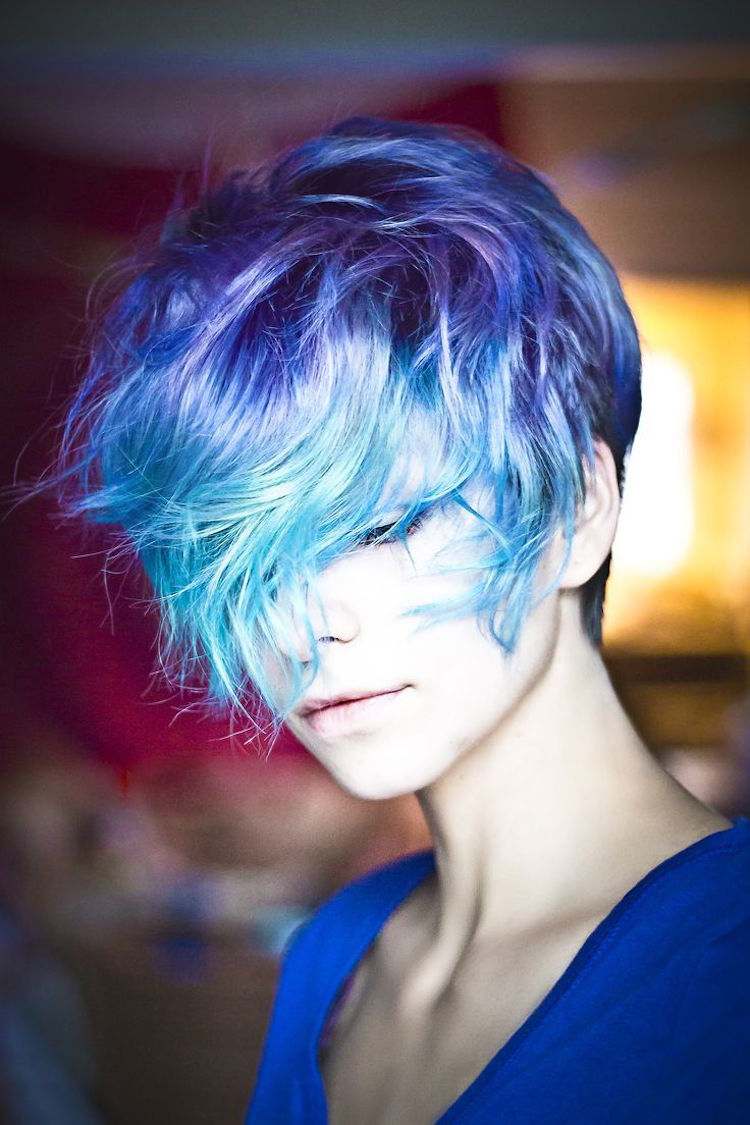 blått hår havshårfärger trend kort frisyr