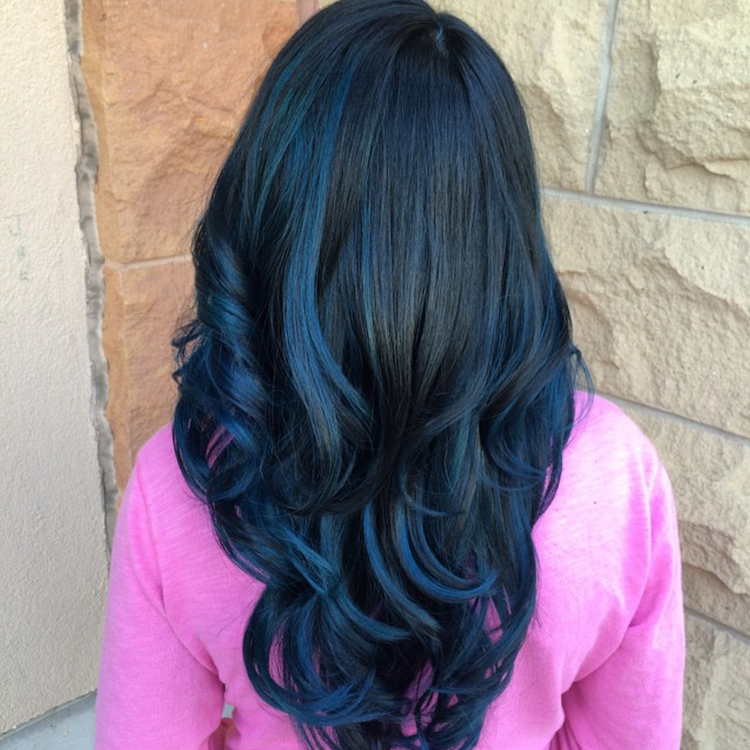 blått hår havsfärger trend mörk brunett höjdpunkter