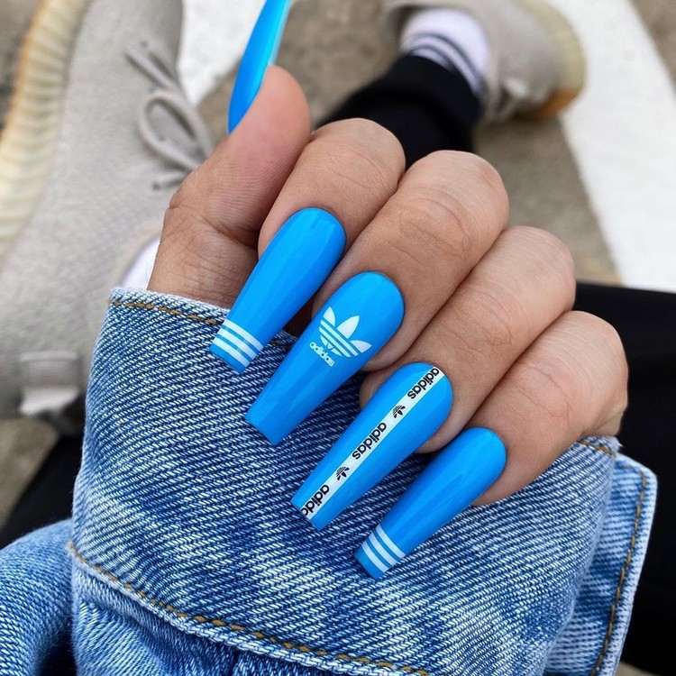 Adidas logotyp spik design blå naglar idéer