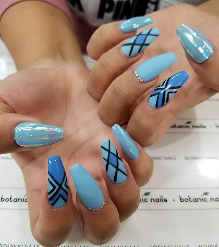 Pearl Nails spik trend blå naglar idéer långa gel naglar
