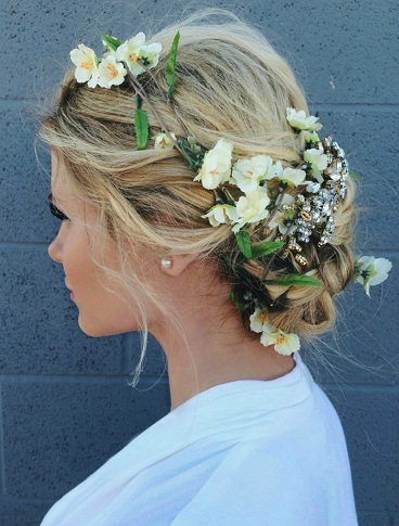ξανθά updo χτενίσματα