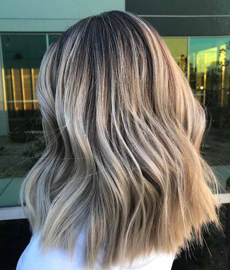Nya blondiner 2021 Smoked Marshmallow Hair Color Trend