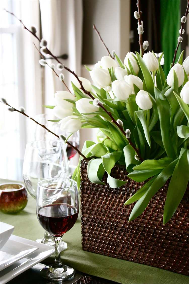 tulpaner blommor vit fitta pil accent bord dekoration våren