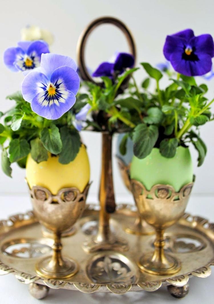 påsk dekoration vårblommor pensé äggskal äggkopp vas