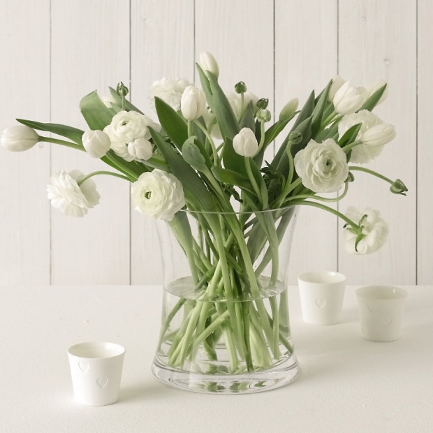 blommor dekoration vår hem vit ranunculus glas vas