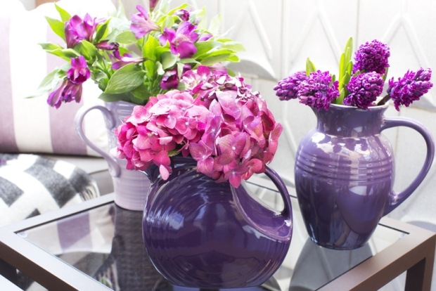 Blomma dekoration på våren hemma hortensia iris hyacint