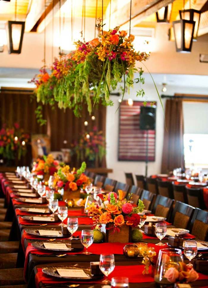 blommor dekoration för bröllop apelsinbukett hängande på bordet
