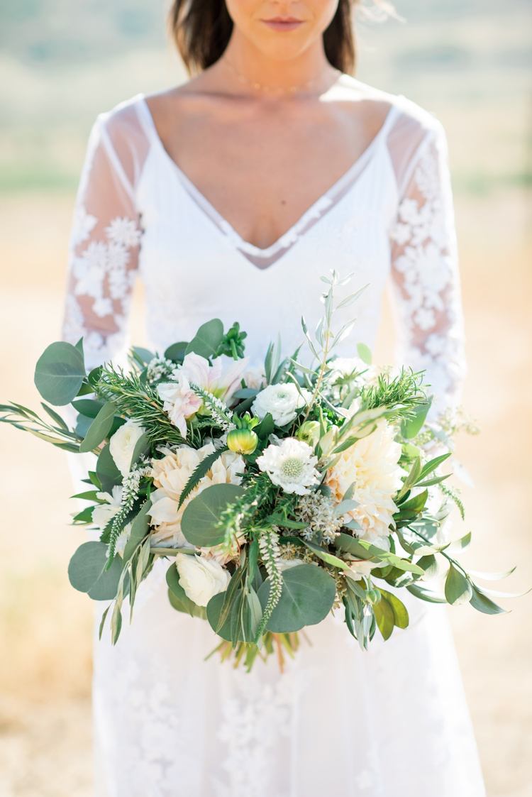 Blommor för bröllopstrender gröna nyanser av grått