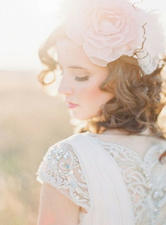 Rose blossom-hair accessories-brud-klänning-med-spets