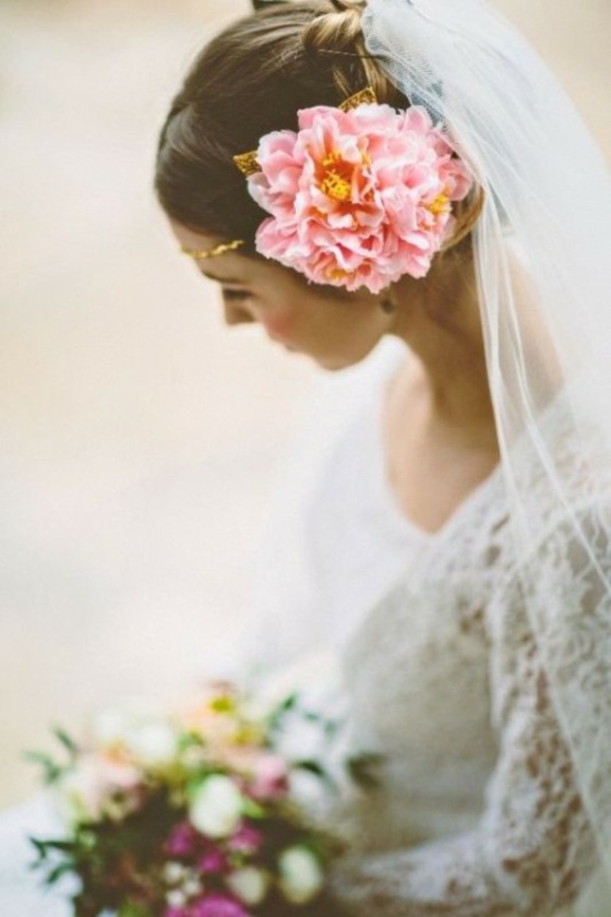 rosa-gul-blomma-med-slöja-för-bröllopet