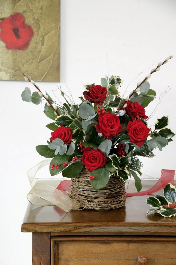 blommor-online-beställ-blomsterarrangemang-röda rosor-grönt