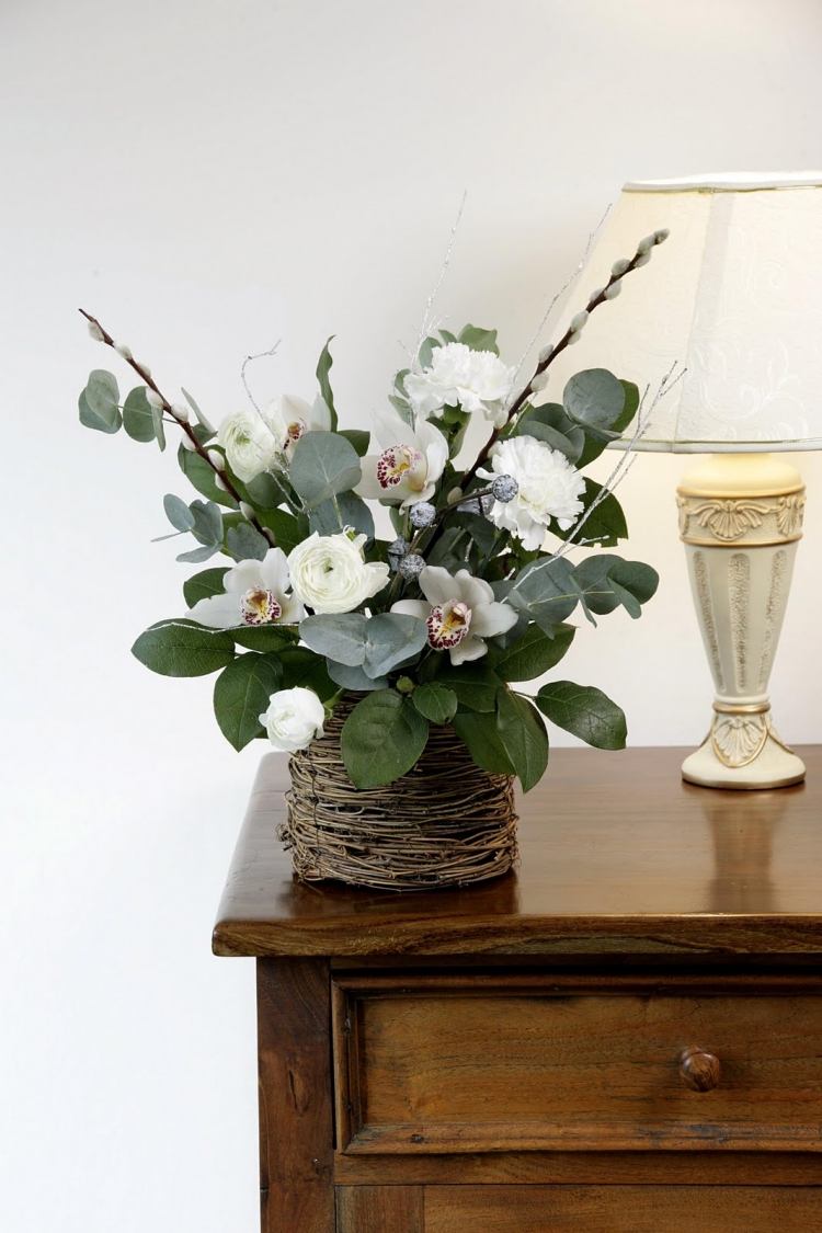 blommor-online-beställning-vit-ranunkel-orkidéer-grön
