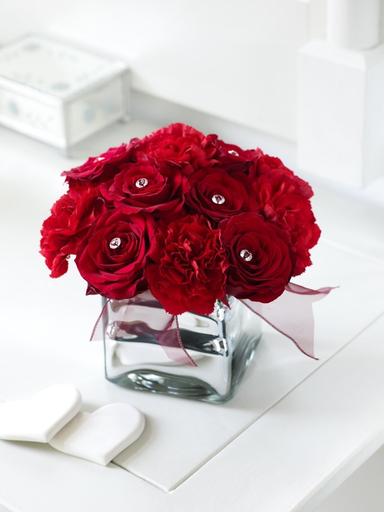 beställ blommor online ge bort-alla-alla-dag-röd-ros-nejlika-kristaller