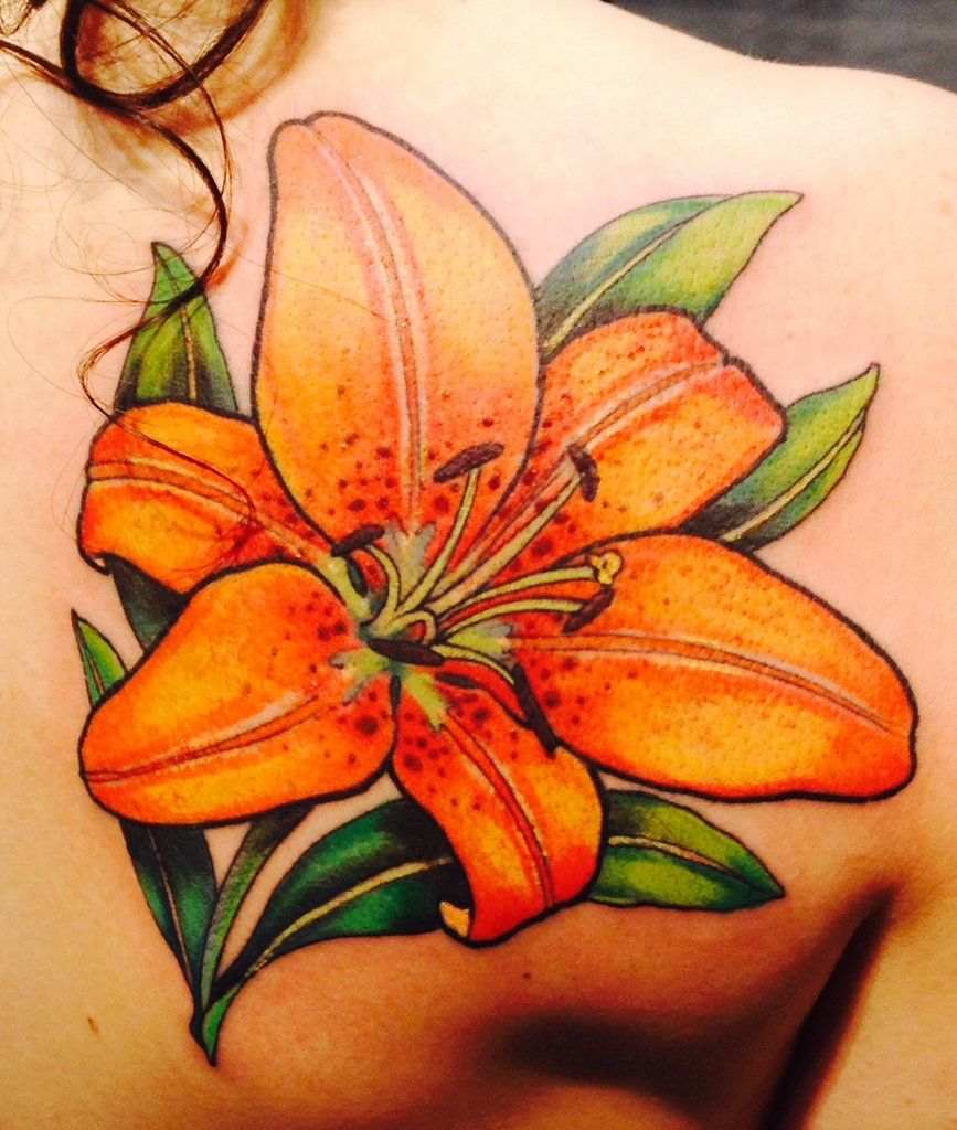 Lily blommor tatuering tillbaka tatuering motiv kvinnor