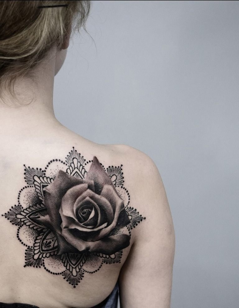 3D blomma tatuering ros mandala tatuering motiv axeltatuering trender 2019