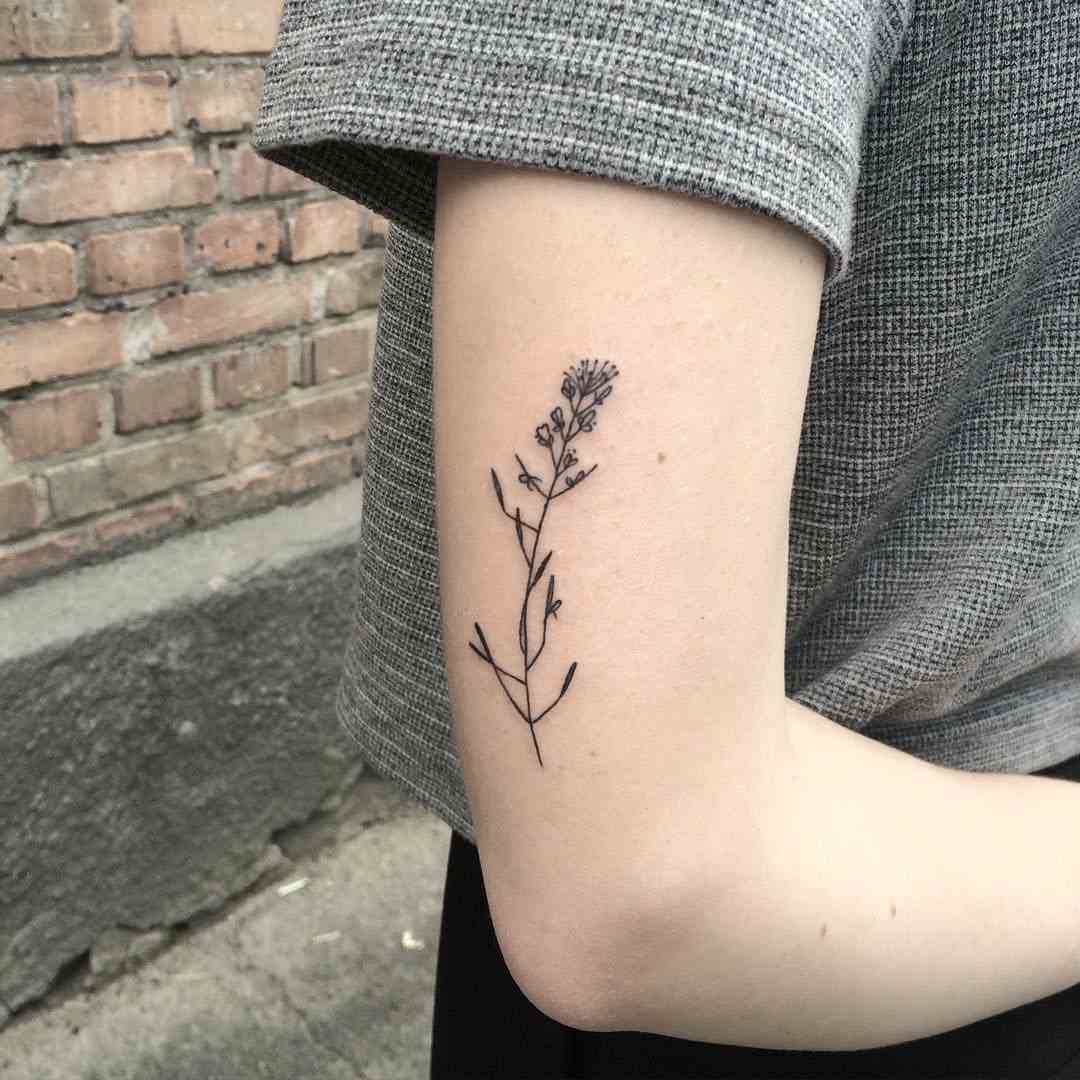 Blomma tatuering liten överarm tatuering trender 2019