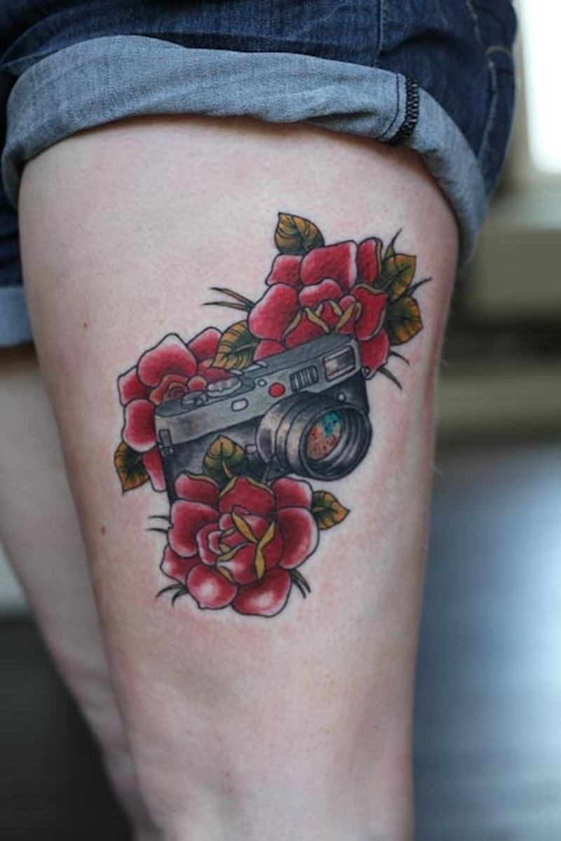 Blomma tatuering lår kamera tatuering
