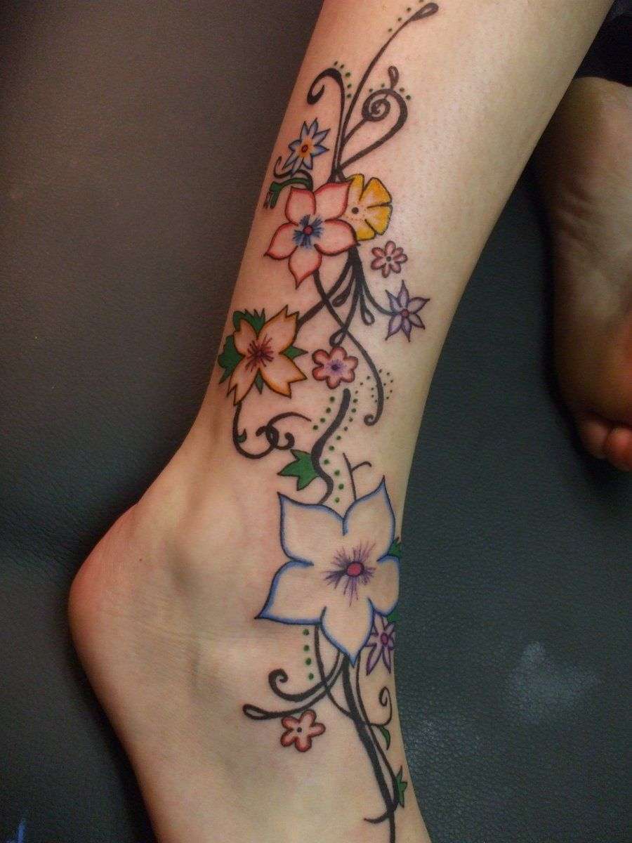 Blommor tatuering på fot tatuering motor kvinnor