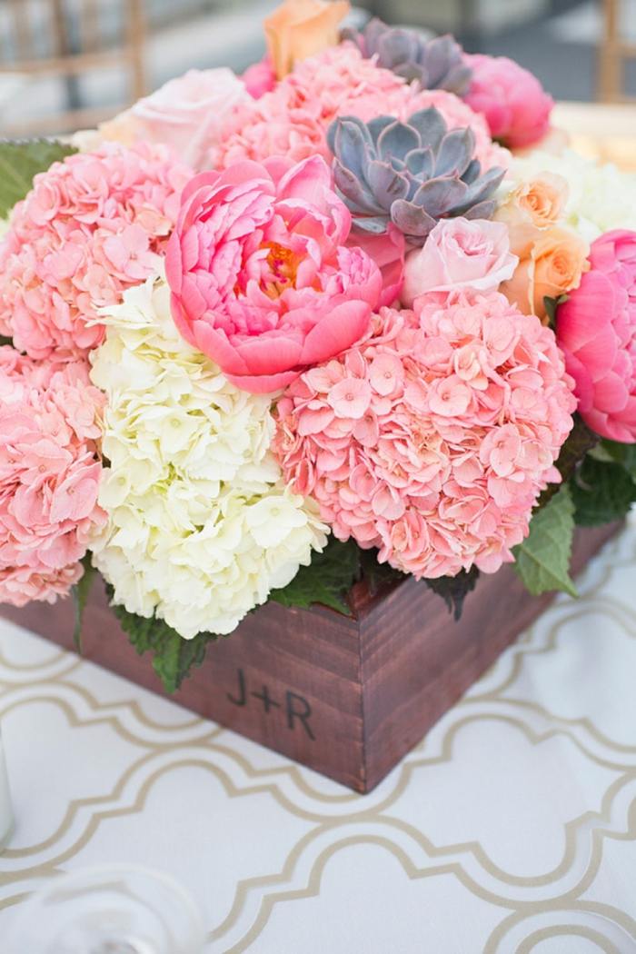 dekoration blommor bröllop romantiska pioner succulenter bordsdekorationer