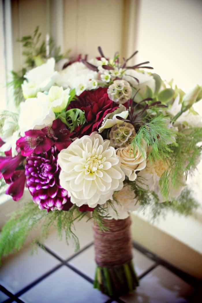dekoration blommor brud gifta sig med krysantemum vit violett
