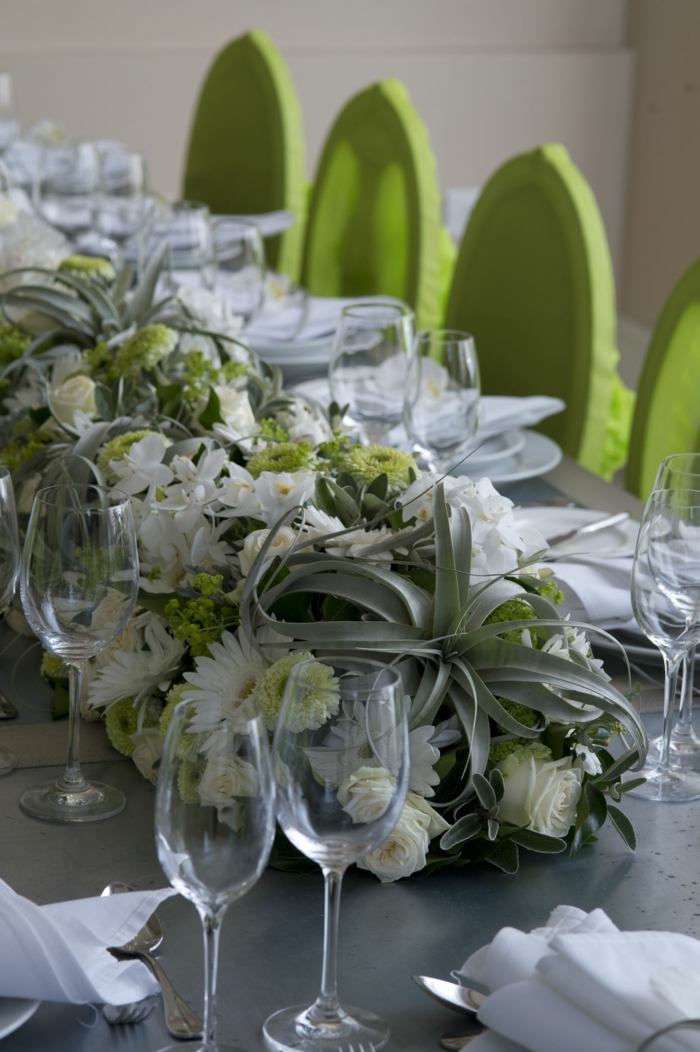 bröllop bord dekoration mittpunkt silver vita krysantemum