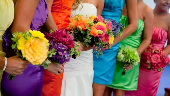blommetrender för bröllop 2015 färgglada brudtärna brud