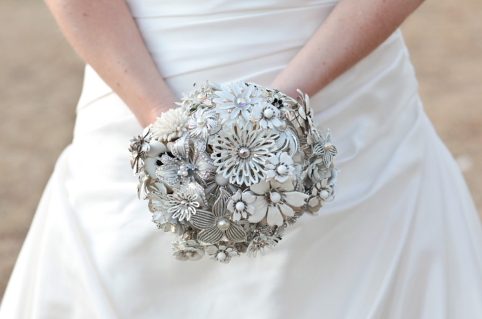 silver brudbukett pärlor bollar blommor konstgjord bröllopsklänning