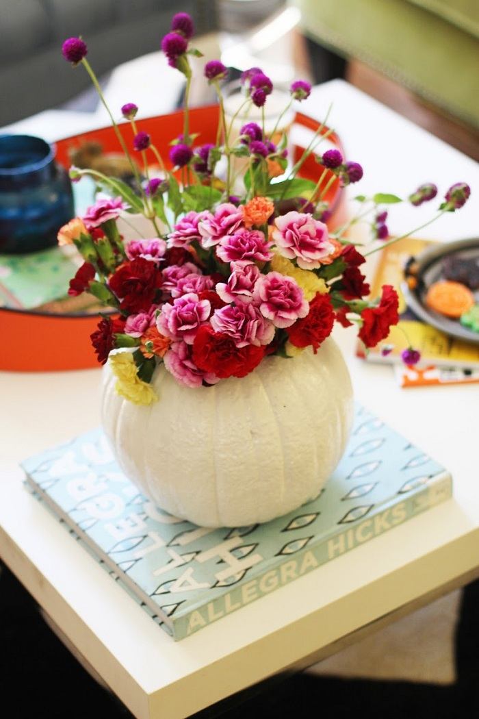 Höstbordsdekoration vit pumpa vas blomma dekoration själv