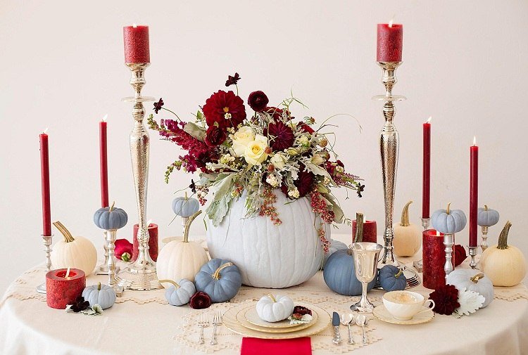 Gör blomsterdekorationer själv bordspumpa vas säsongsblommor