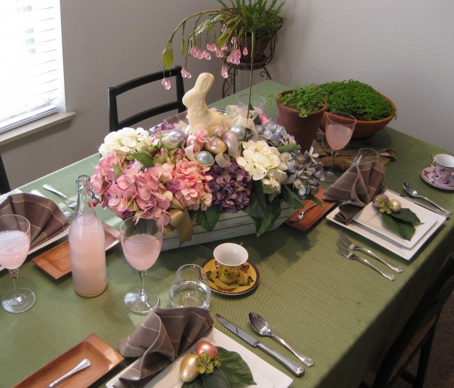 Blomsterpynt till påsk, bordsdekorationer, hortensiablommor