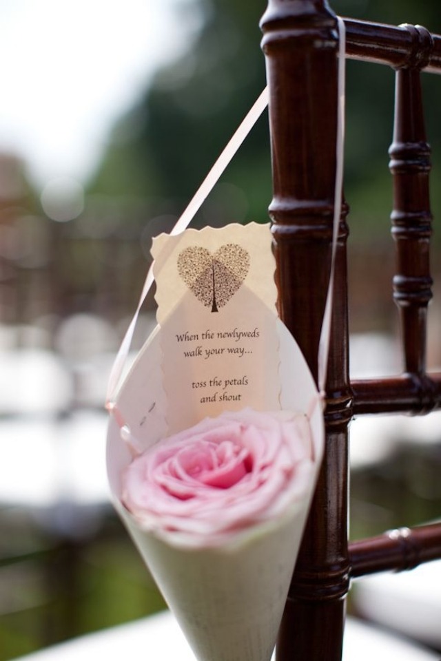 Bröllop-hantverk-platskort-blomsterarrangemang-kärleksdikter-romantisk