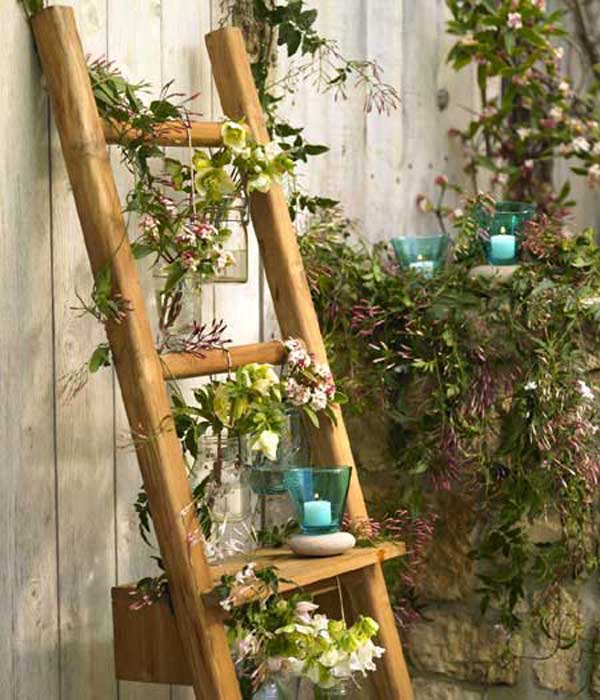 Bygg en blomsterstand själv trästegevägg dekorerad med blommor