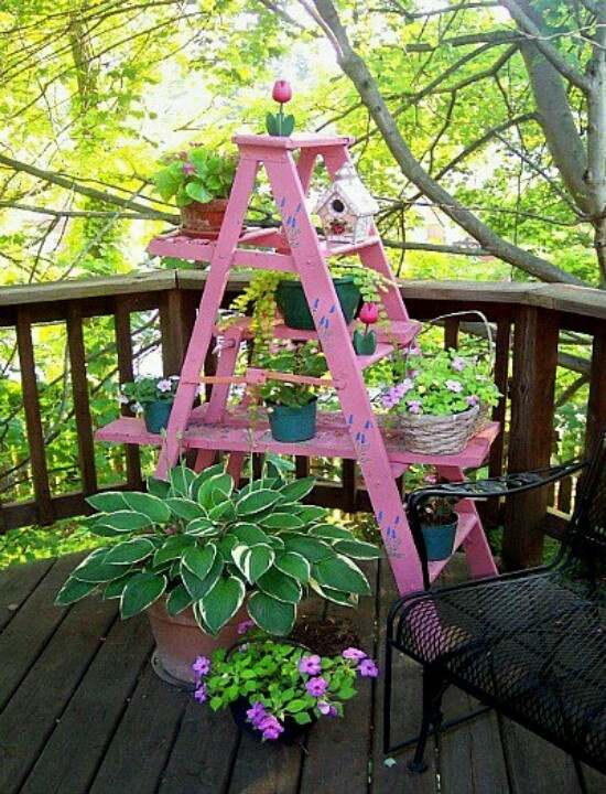 Bygg blomstertrappor själv terrass dekorerad i rosa