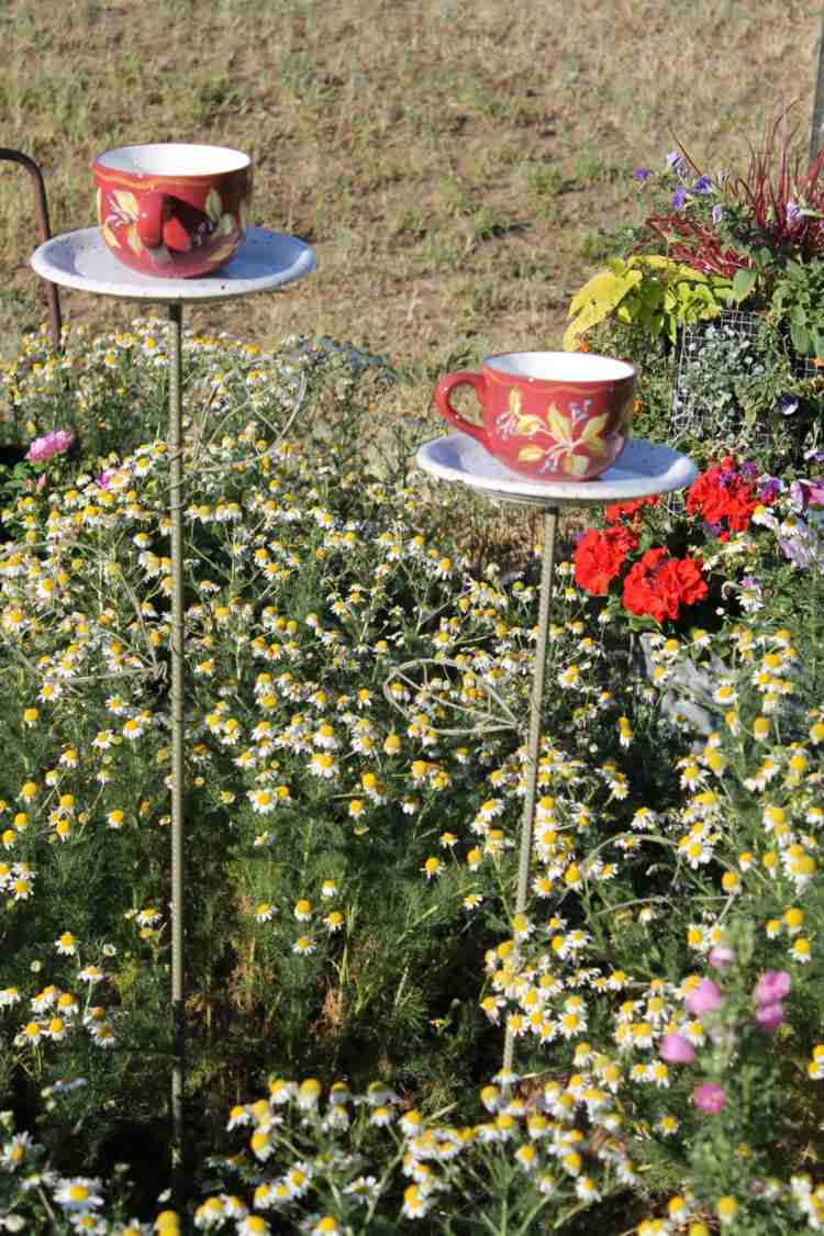 utomhus blomkruka idé kopp färgglada fat design äng